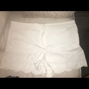 Ann Taylor Loft scalloped white shorts 14/32